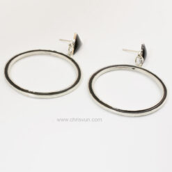 ต่างหูทรงสามเหลี่ยม-ห้อยวงกลมสีดำ-073-3