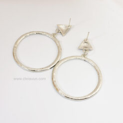 ต่างหูทรงสามเหลี่ยม-ห้อยวงกลมสีดำ-073-4