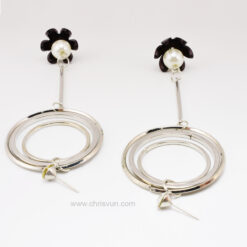 ต่างหูวงกลมสามวง ห้อยไข่มุกฐานดอกไม้-080-4