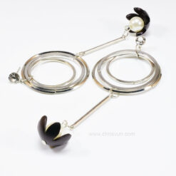 ต่างหูวงกลมสามวง ห้อยไข่มุกฐานดอกไม้-080-1