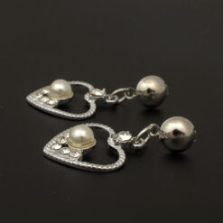 ต่างหูห้อยด้วยทรงหัวใจติดเพชร-301-2